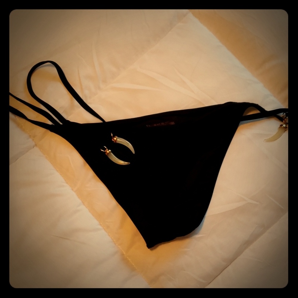 Side tie bikini bottoms